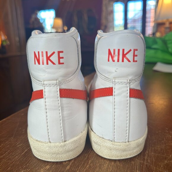 Nike Blazer Mid 77  Size 8.5 Shoes CZ1055-101 White Habanero Red - Picture 10 of 11